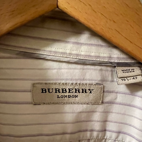 Burberry Men’s dress shirt. Neck size: 16 1/2. Chest size: 42 - Picture 2 of 3